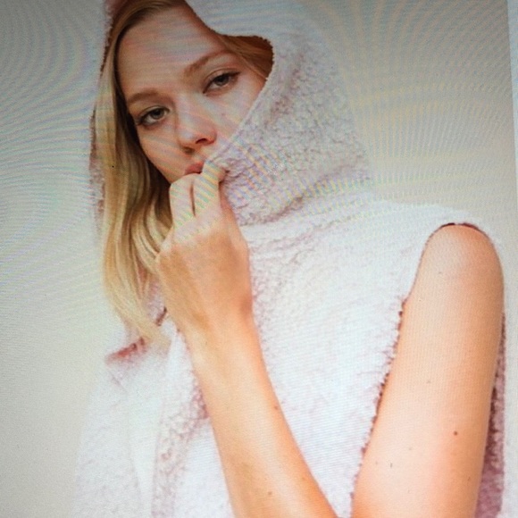 LAST ONE!  NWT Sleeveless Soft soft soft vest Hoodie! - Picture 5 of 7